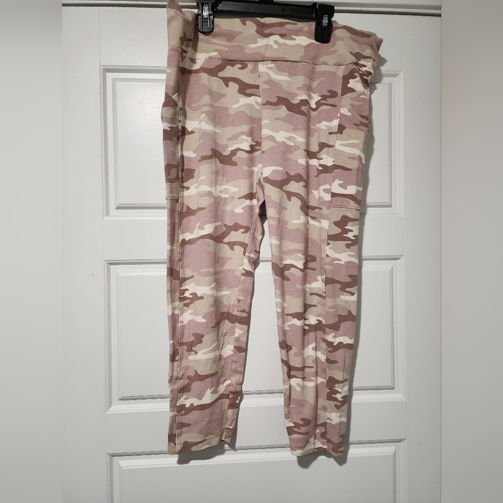 Lou & Grey Pink Camo Leggings with pockets